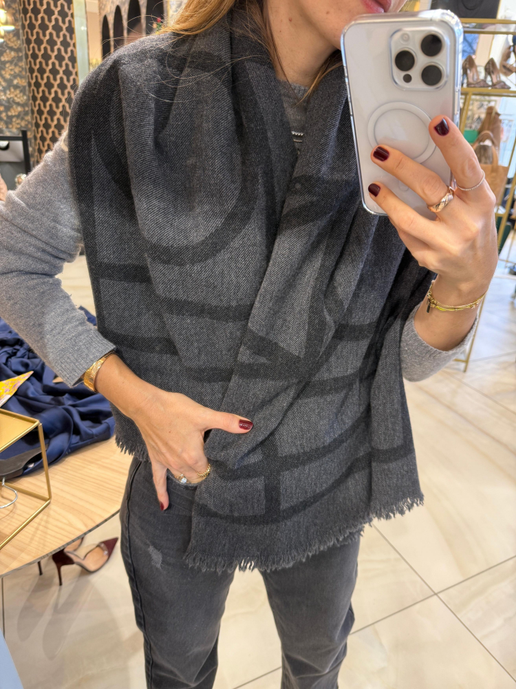 Toteme LARGE MONOGRAM SCARF