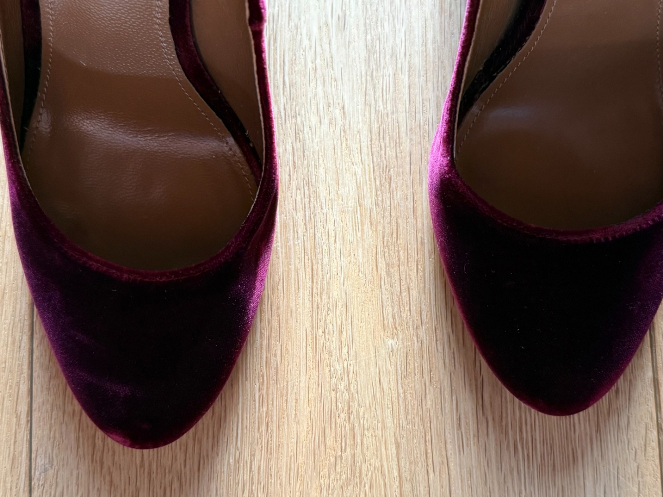 Aquazzura Burgunderfarbene Samtabsätze