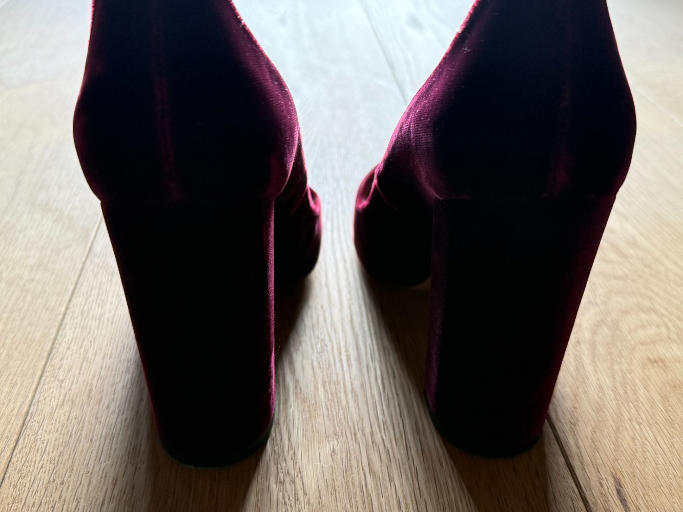 Aquazzura Burgunderfarbene Samtabsätze