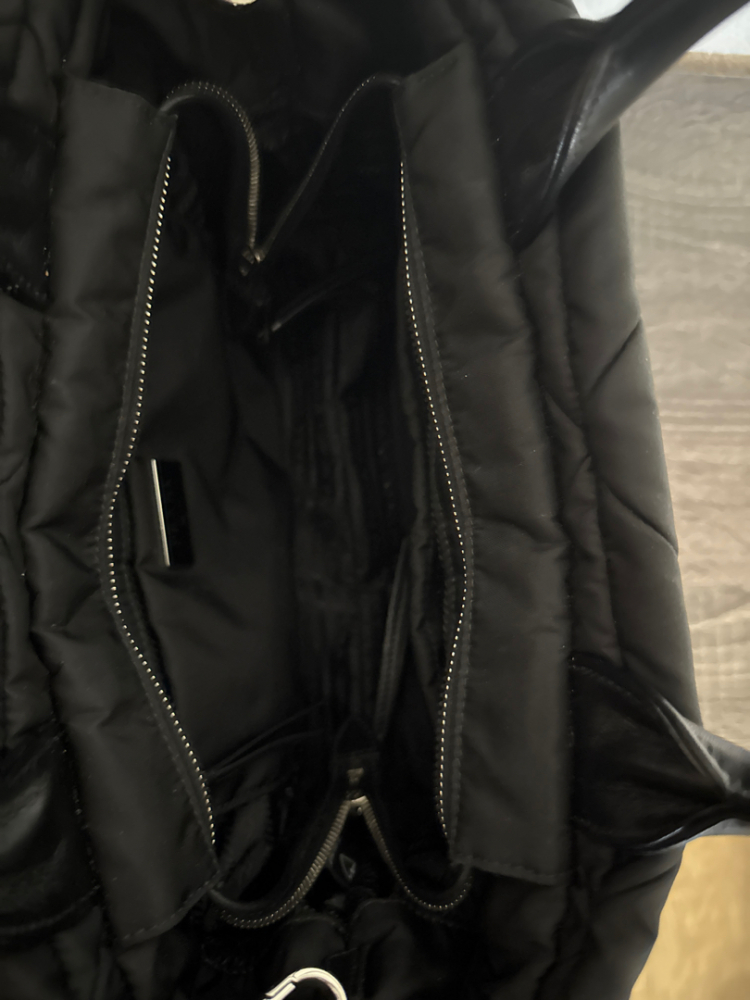 Prada Fourre-tout matelassé en re-nylon