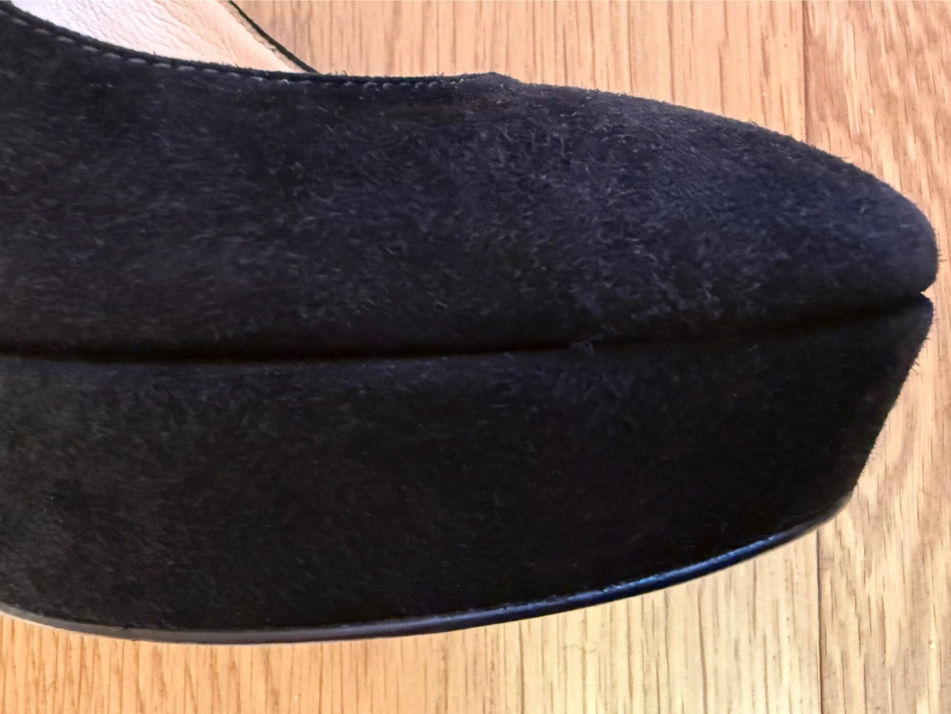 Prada Talons en daim à plateforme incurvée