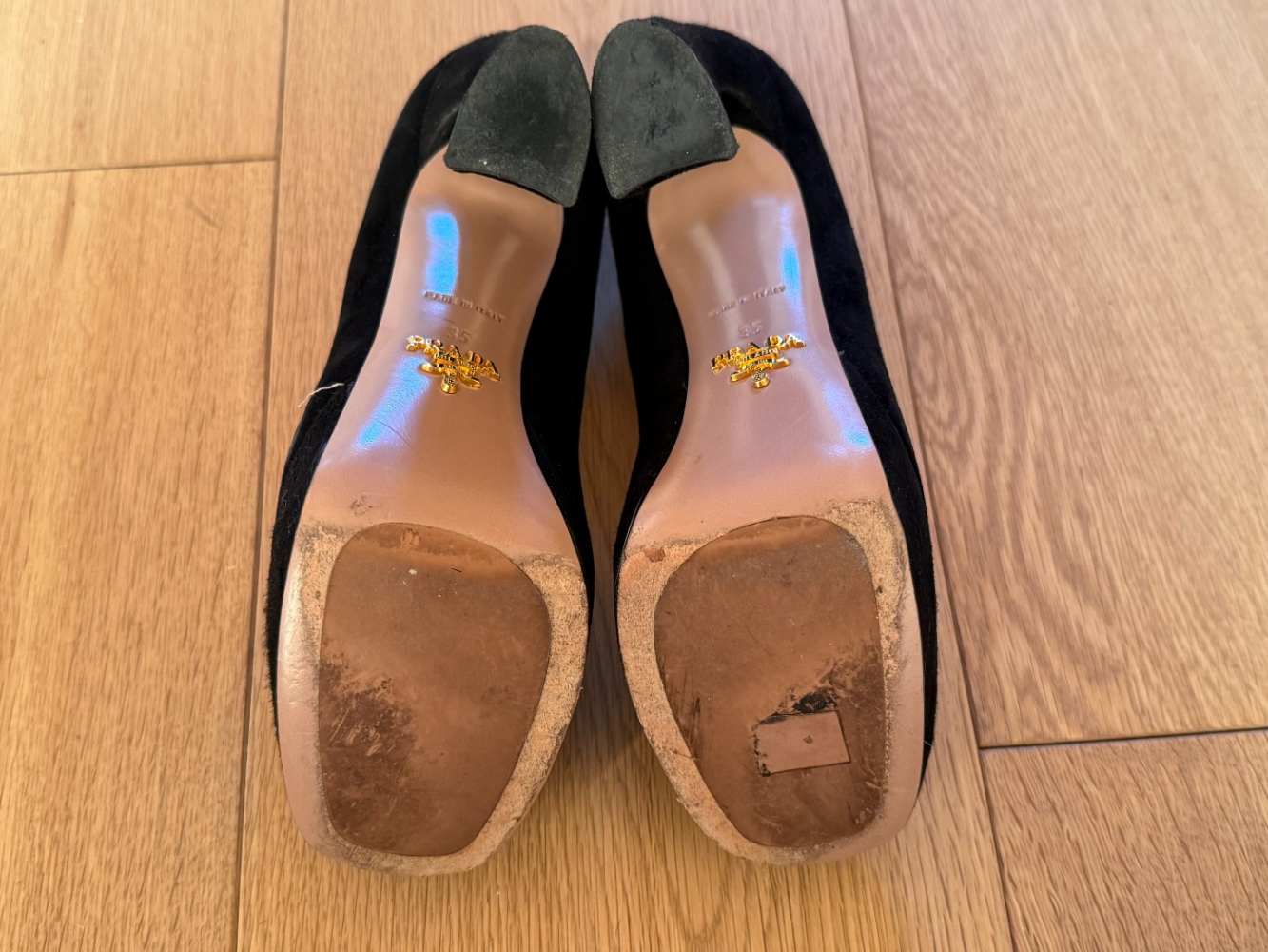 Prada Talons en daim à plateforme incurvée