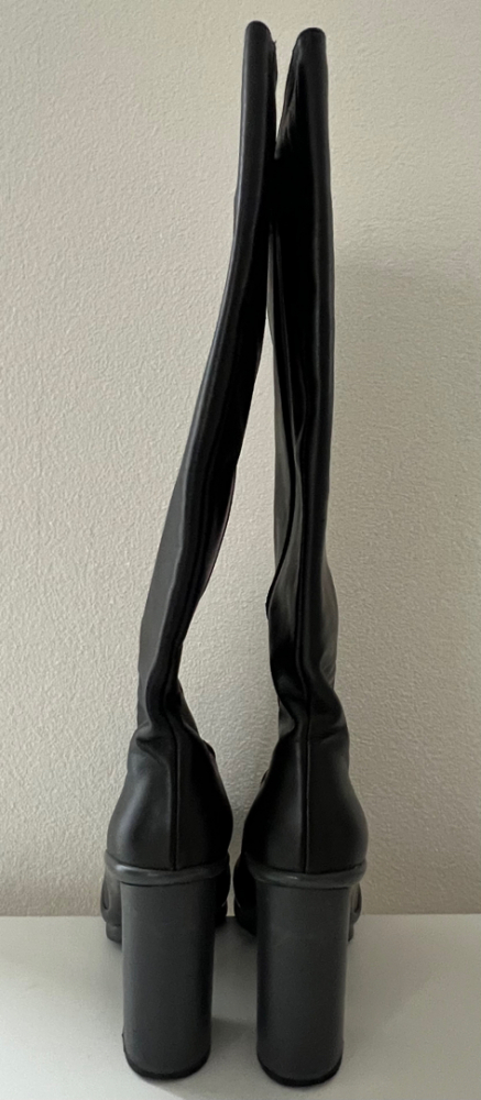 Pinko Stiefel mit hohem Absatz