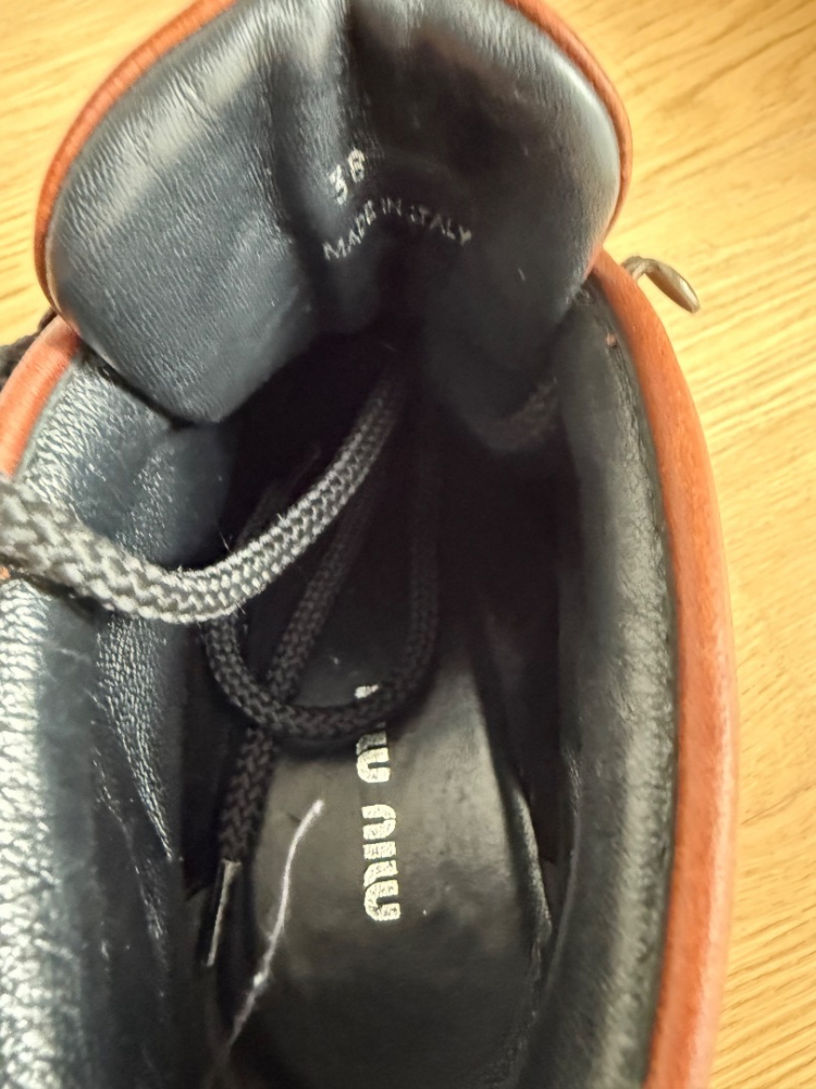 Miu Miu Bottes (de randonnée) élégantes