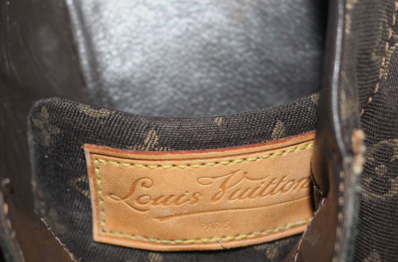 Louis Vuitton Niedrige Turnschuhe mit Monogramm aus Segeltuch