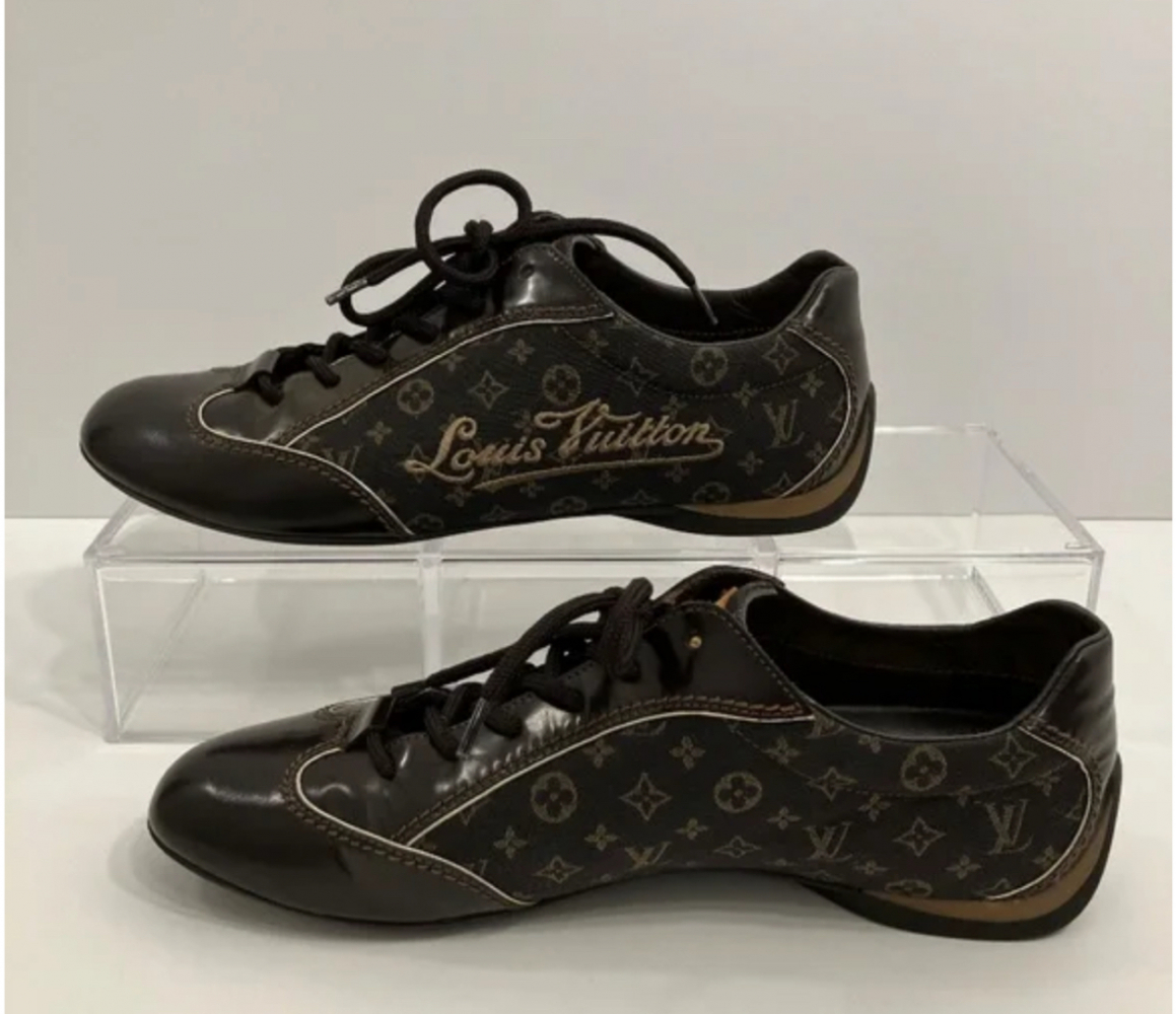 Louis Vuitton Niedrige Turnschuhe mit Monogramm aus Segeltuch