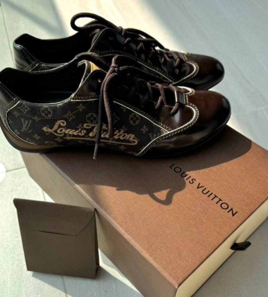 Louis Vuitton Niedrige Turnschuhe mit Monogramm aus Segeltuch