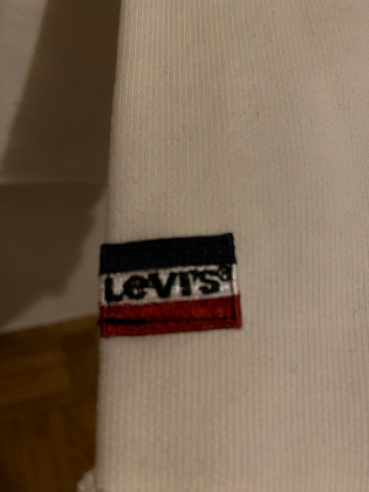 Levi's Pull