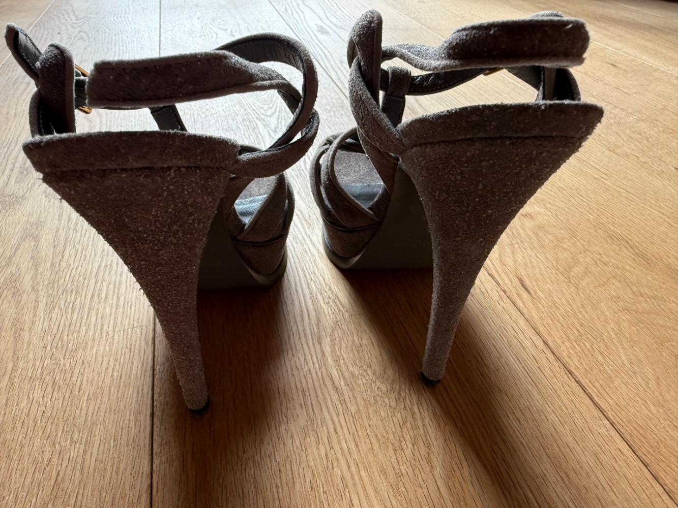 Yves Saint Laurent Tribute 135 platform heels!