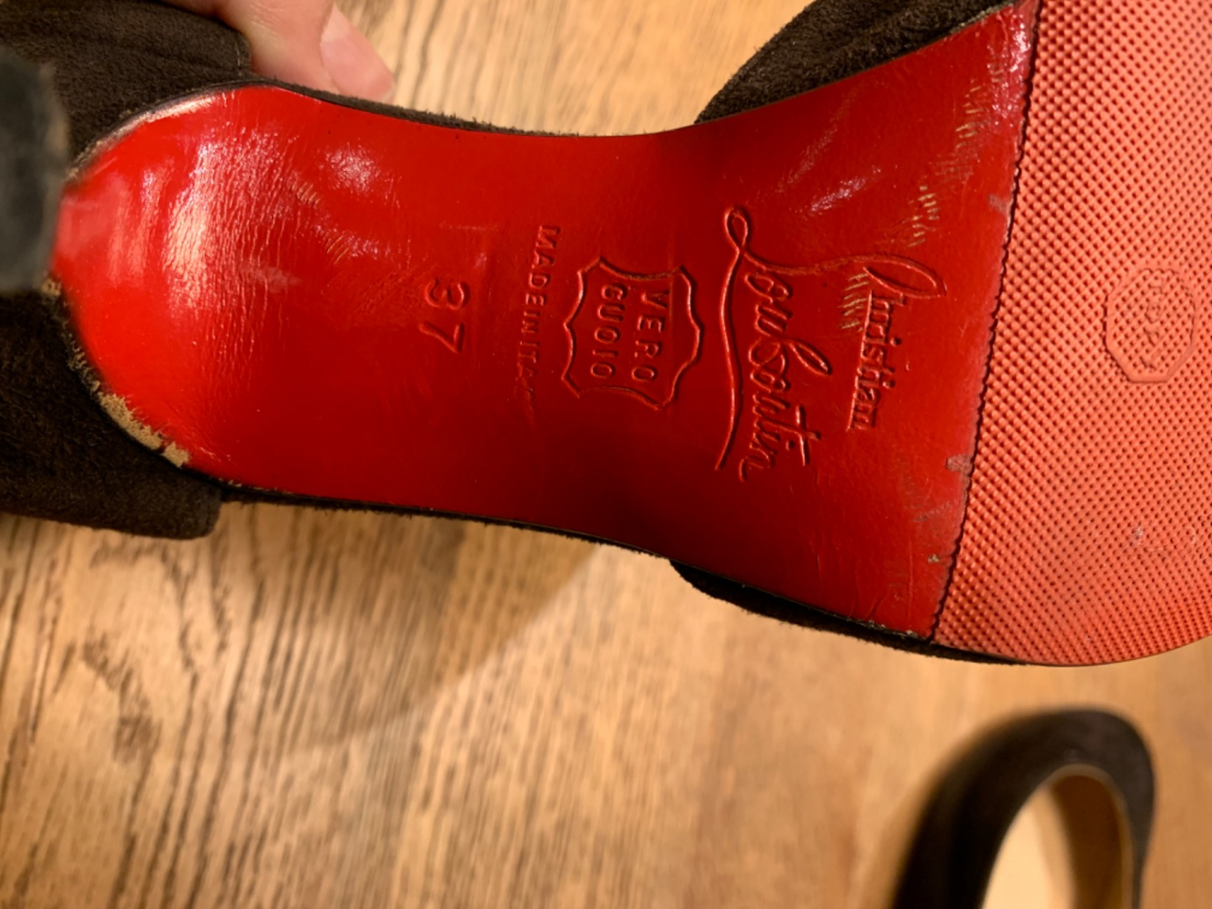 Christian Louboutin Escarpins en daim chocolat