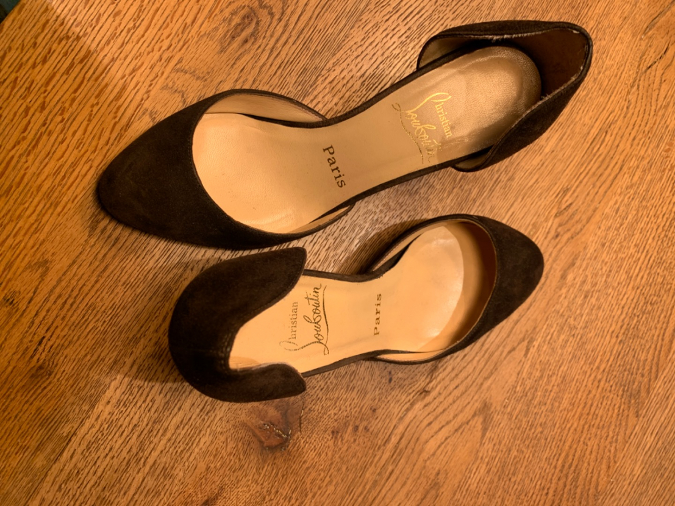 Christian Louboutin Escarpins en daim chocolat