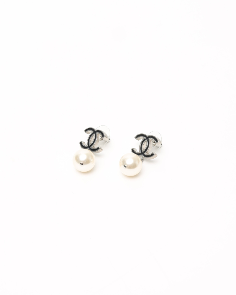Chanel CC and Pearls Earrings