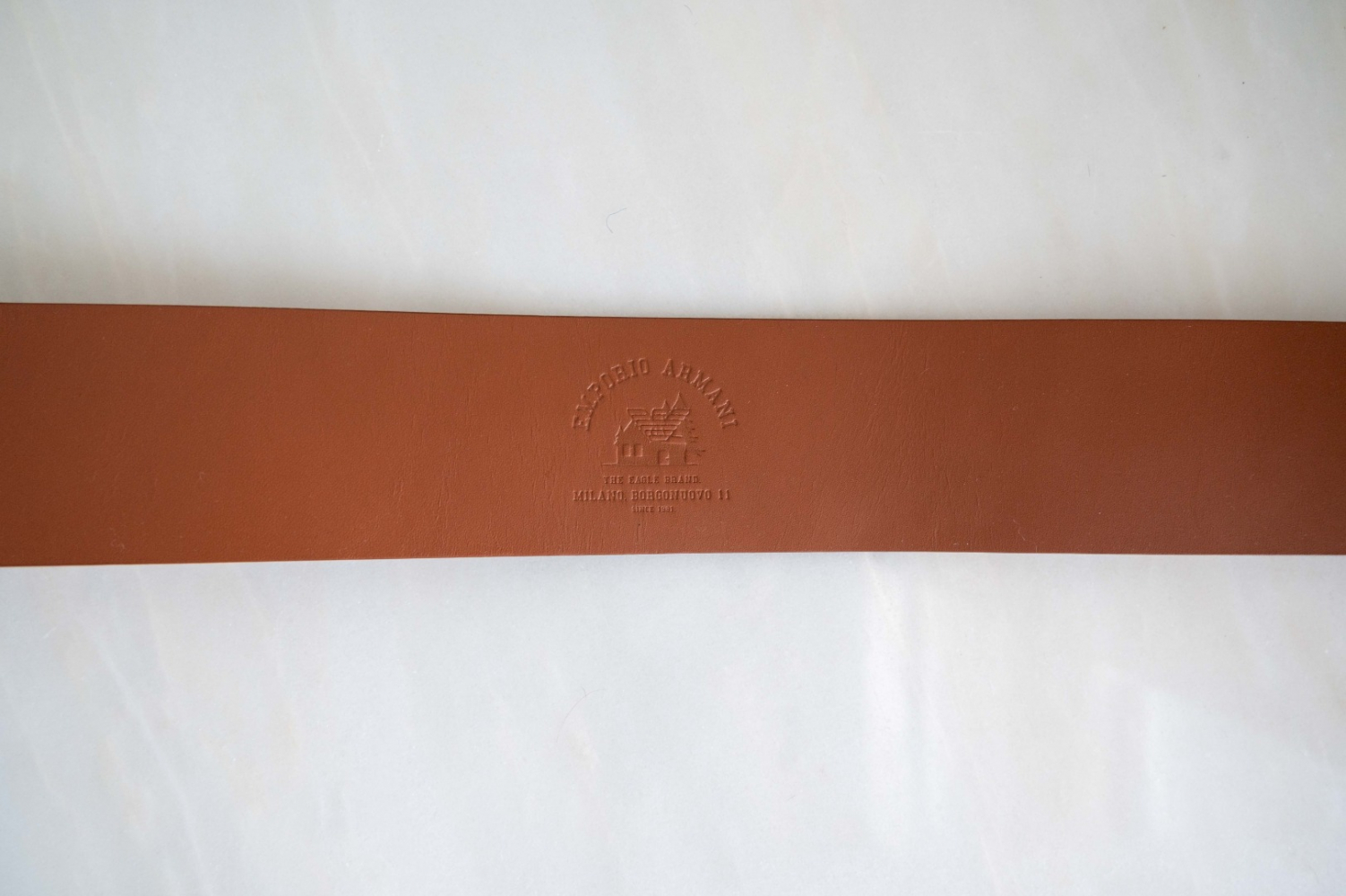 Emporio Armani Breiter Ledergürtel in warmem Braun