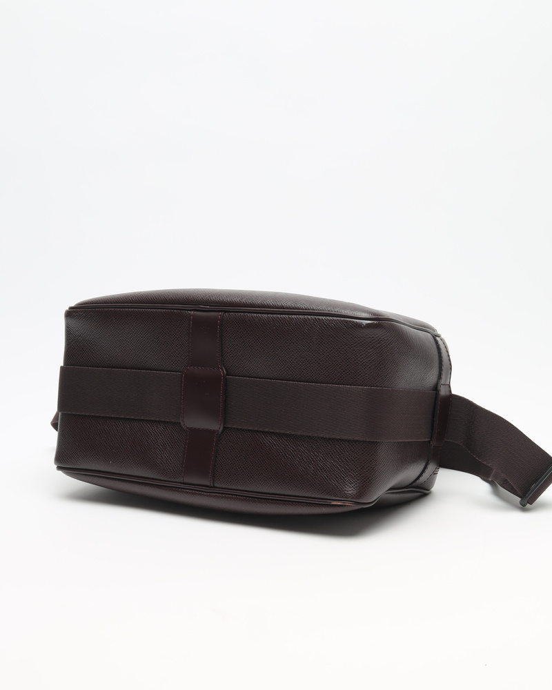 Louis Vuitton Taiga Reporter Bag