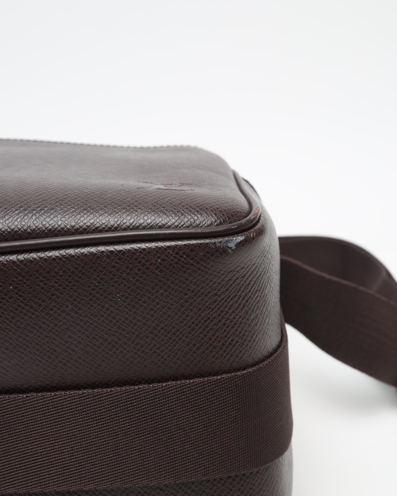 Louis Vuitton Taiga Reporter Bag