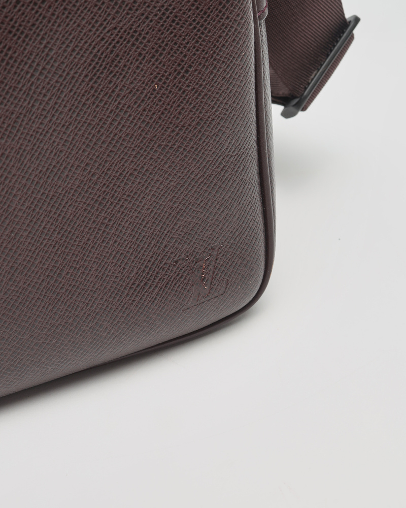 Louis Vuitton Taiga Reporter Bag