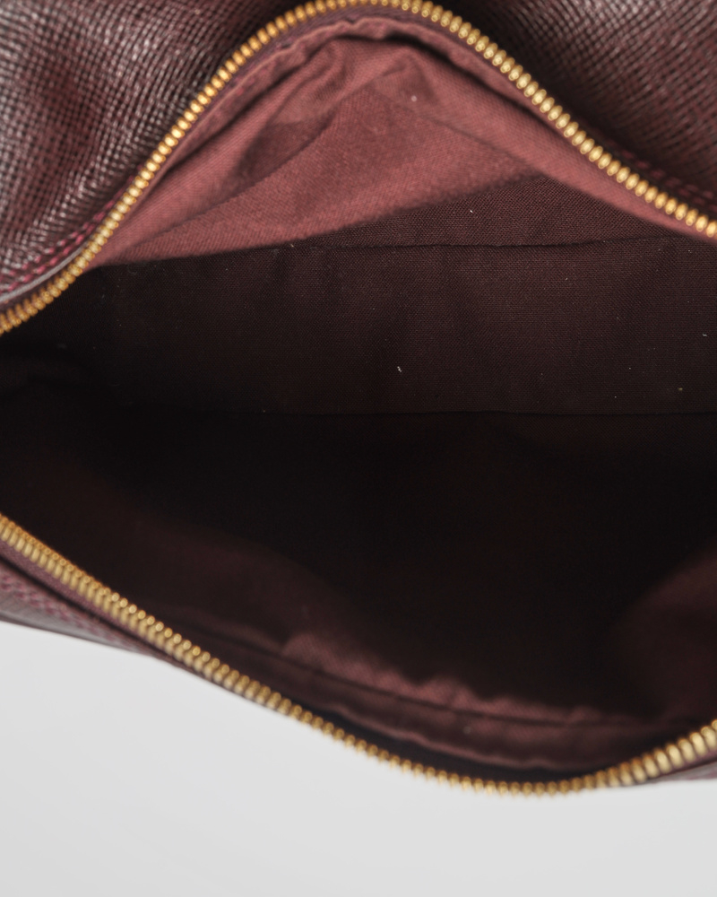 Louis Vuitton Taiga Reporter Bag