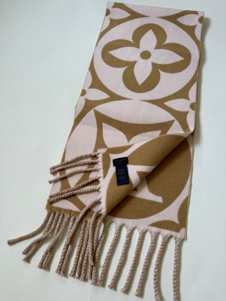 Louis Vuitton Foulard à médaillon