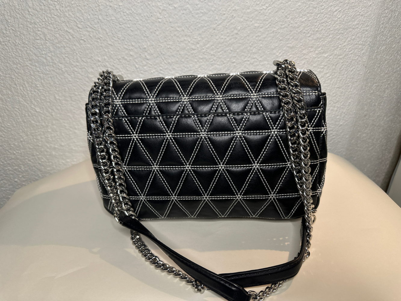 Michael Kors Schwarze Leder-Umhängetasche MK