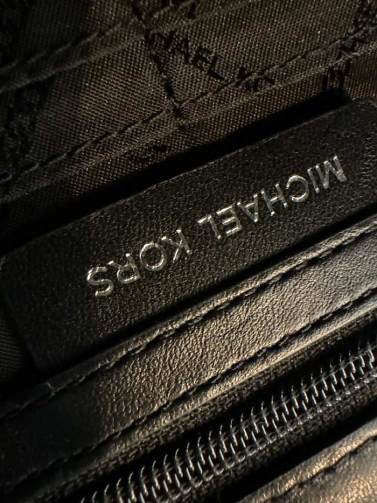 Michael Kors Schwarze Leder-Umhängetasche MK