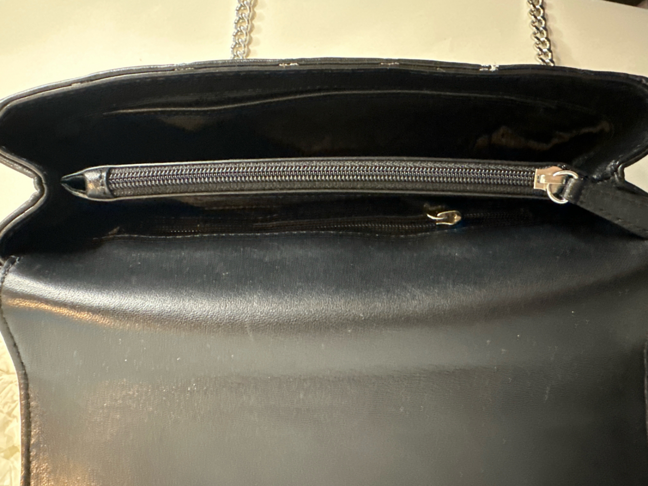 Michael Kors Schwarze Leder-Umhängetasche MK