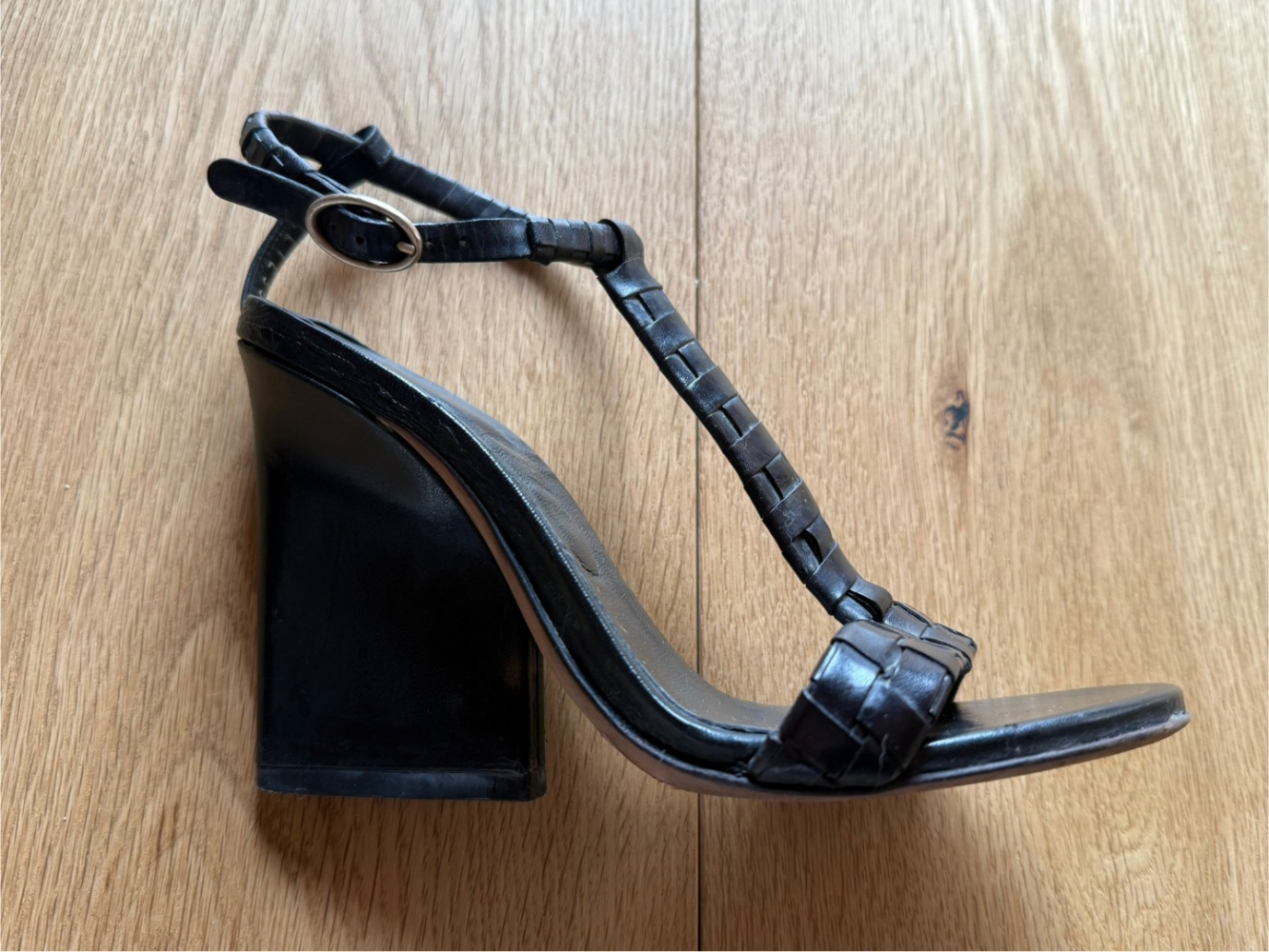 Bally Sophisticated sandals!