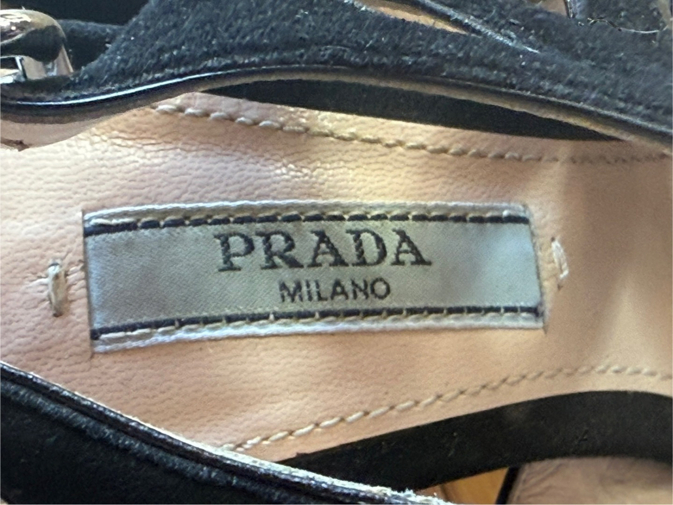 Prada Talons découpés en daim rares !