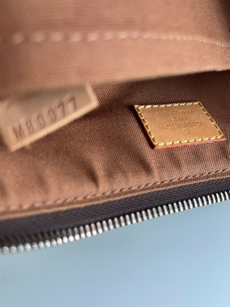 Louis Vuitton Sac à main/corps Tullum