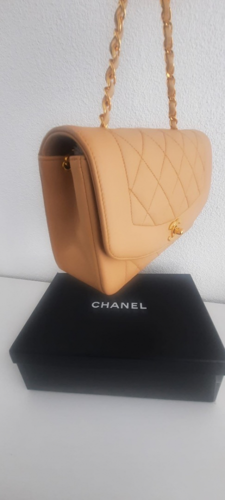 Chanel Diana medium