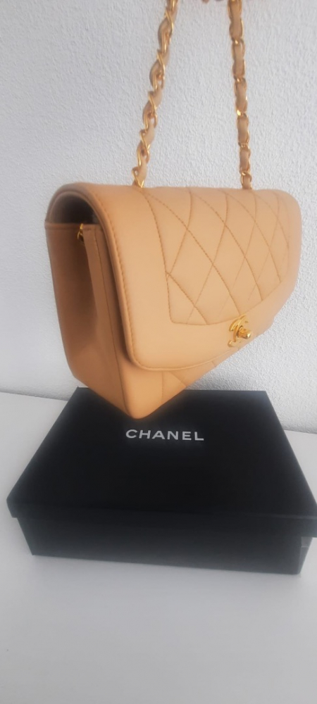 Chanel Diana medium