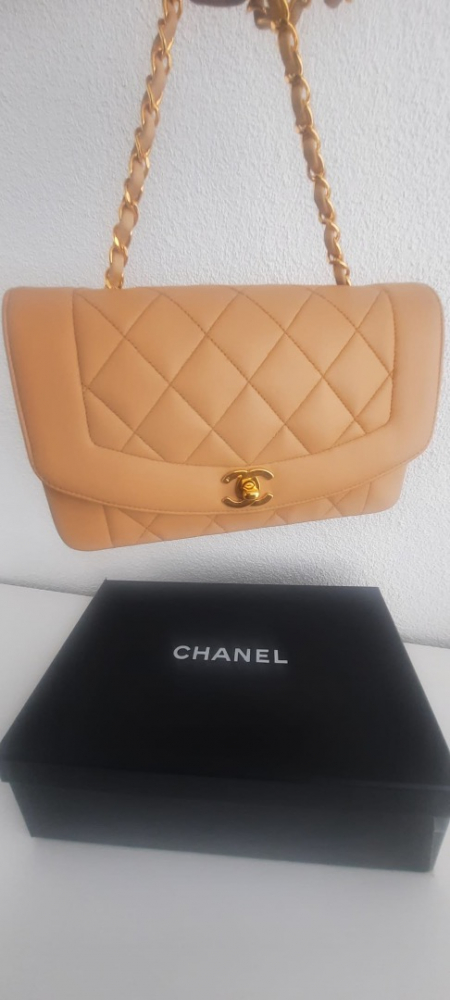 Chanel Diana medium