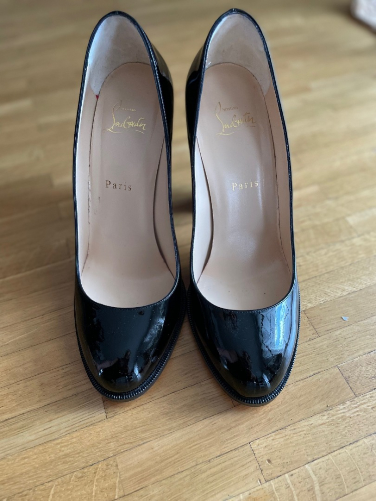 Christian Louboutin London 100 Patent Leather Pumps