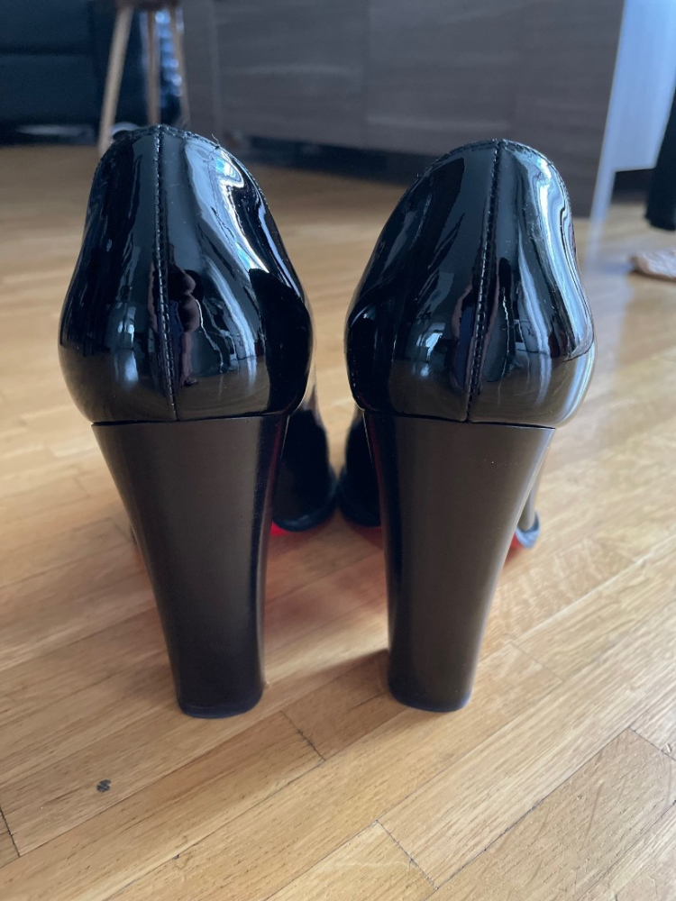 Christian Louboutin London 100 Patent Leather Pumps