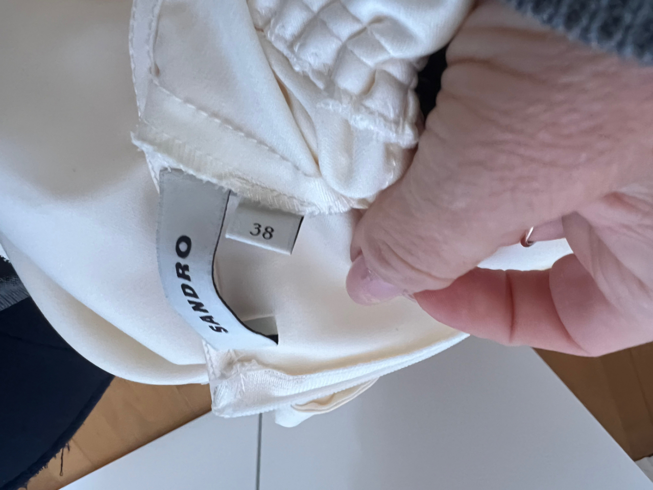 Sandro Neues cremefarbenes langes Kleid