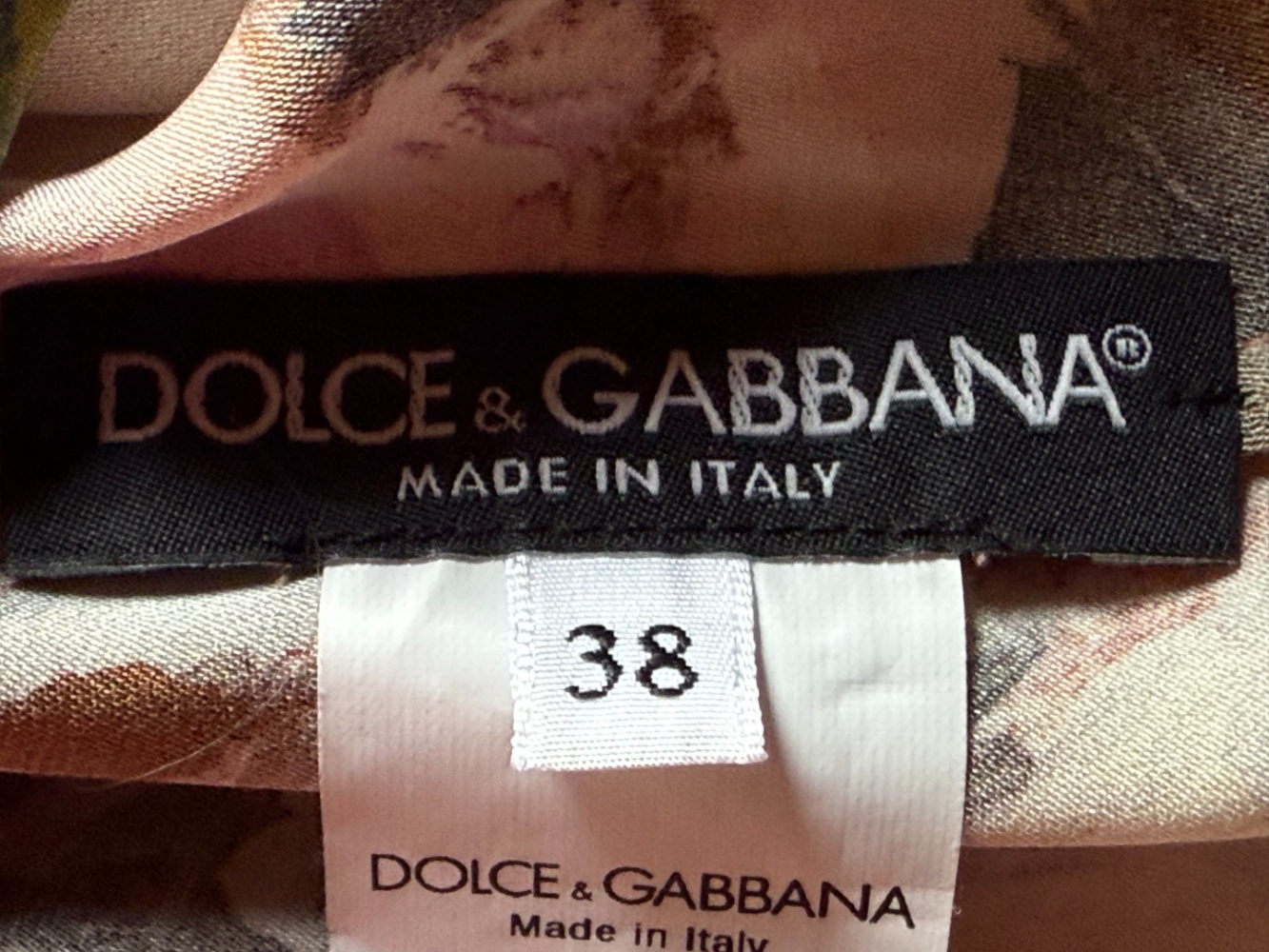 Dolce&Gabbana Schöne bemalte Seidenbluse mit Muschelbügel