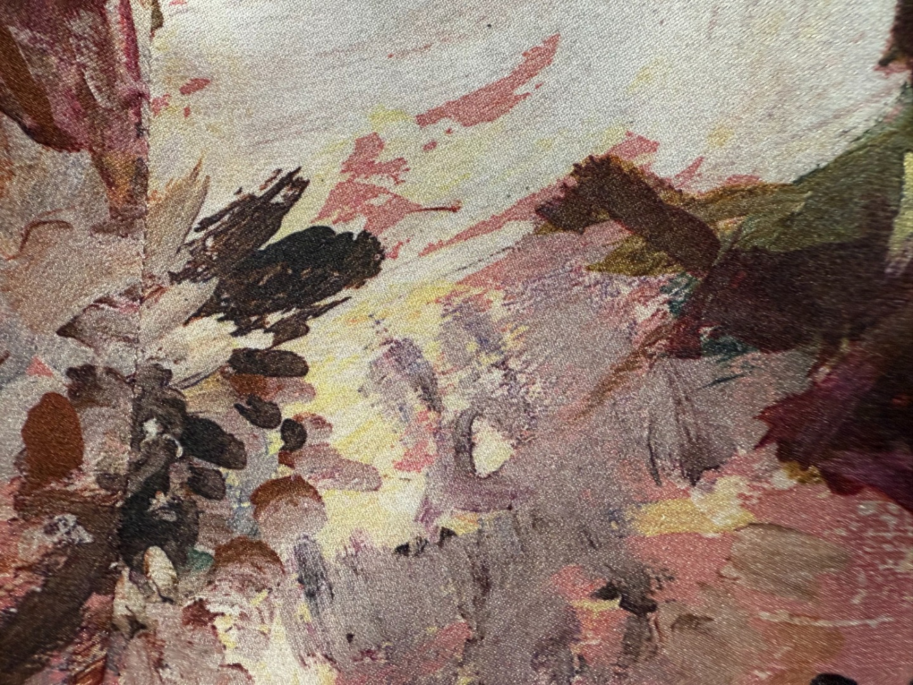 Dolce&Gabbana Schöne bemalte Seidenbluse mit Muschelbügel