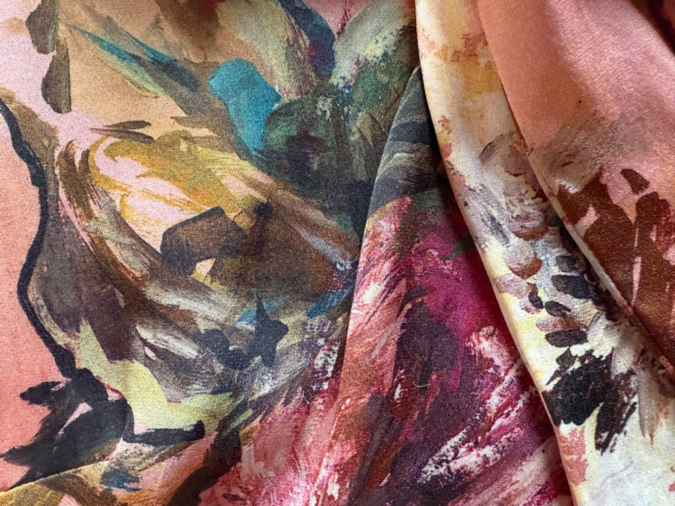 Dolce&Gabbana Schöne bemalte Seidenbluse mit Muschelbügel