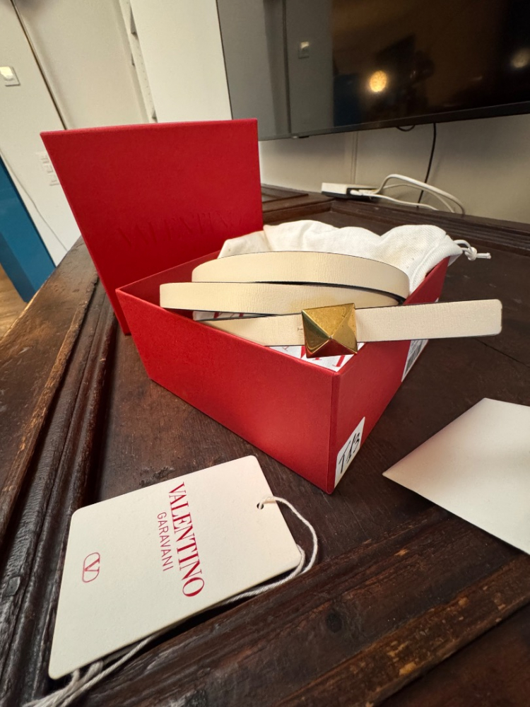 Valentino Garavani One Stud Reversible Belt