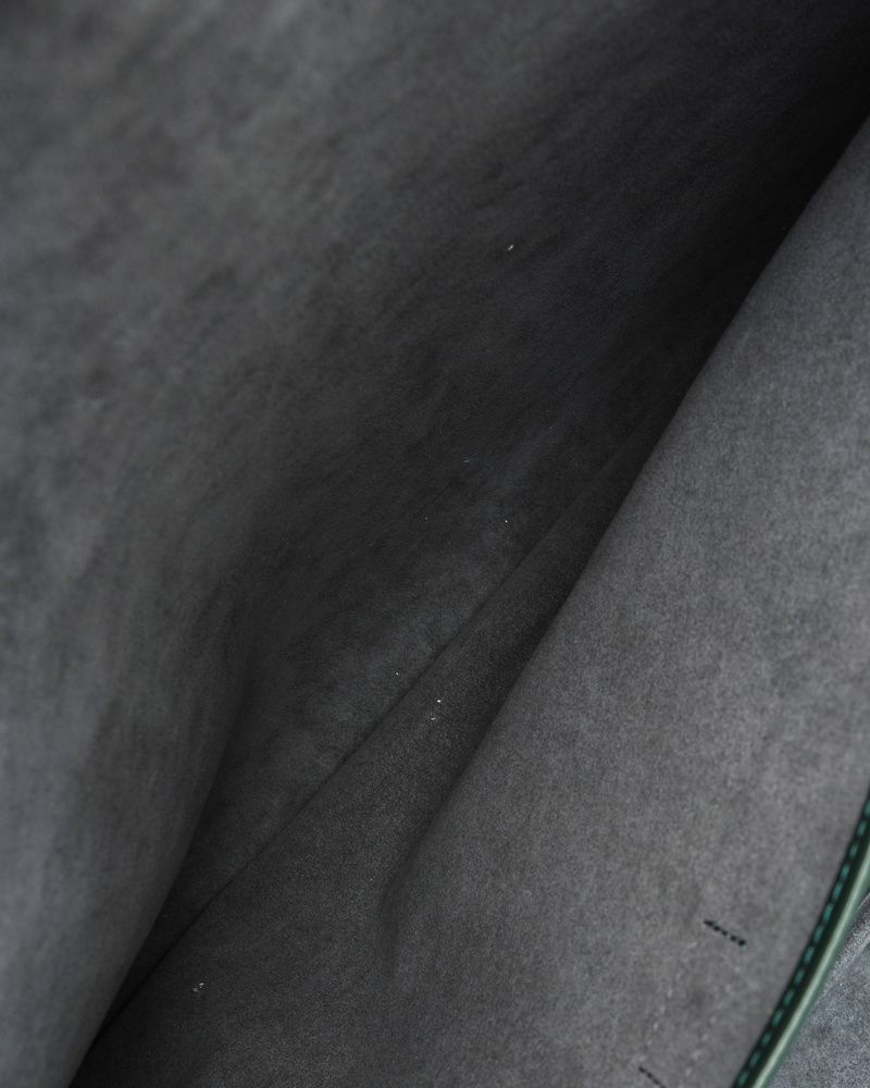 Louis Vuitton Taiga Helanga 1 Poche Travel Bag