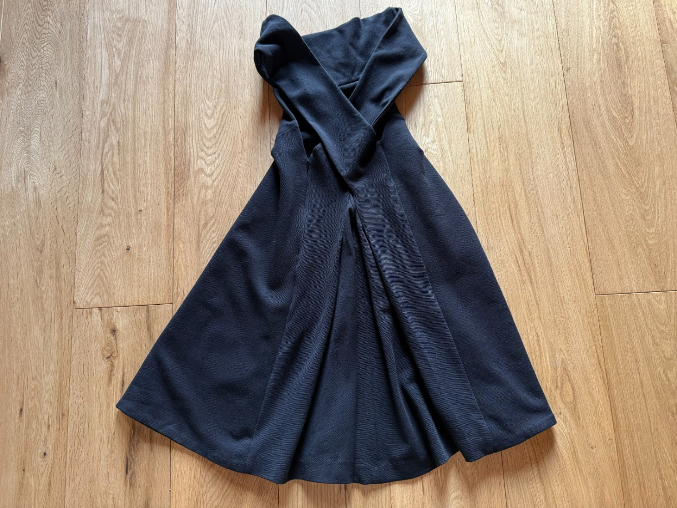 Giorgio Armani Spektakuläres, schwungvolles Trapezkleidchen