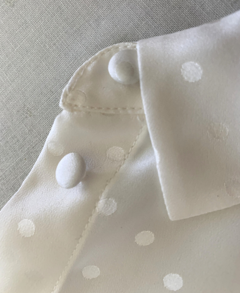 Sézane Klassische Seiden-Bluse mit kleinen Tupfen Ecru, neuwertig