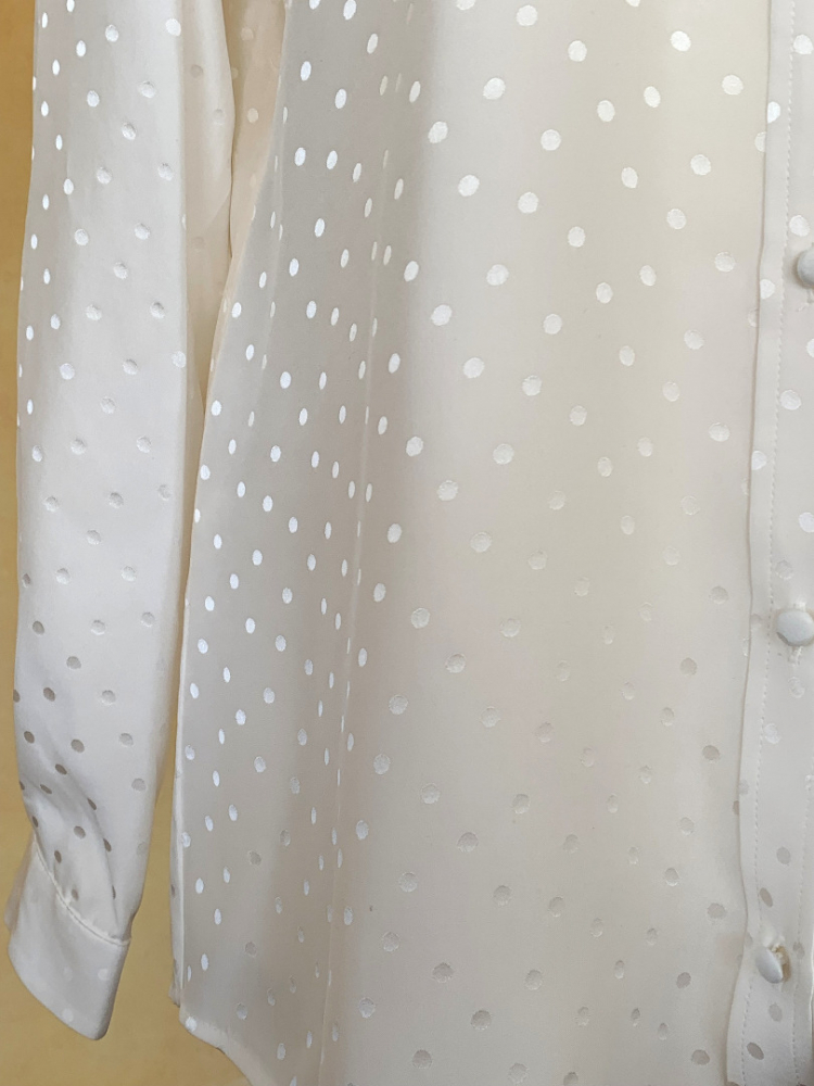 Sézane Klassische Seiden-Bluse mit kleinen Tupfen Ecru, neuwertig