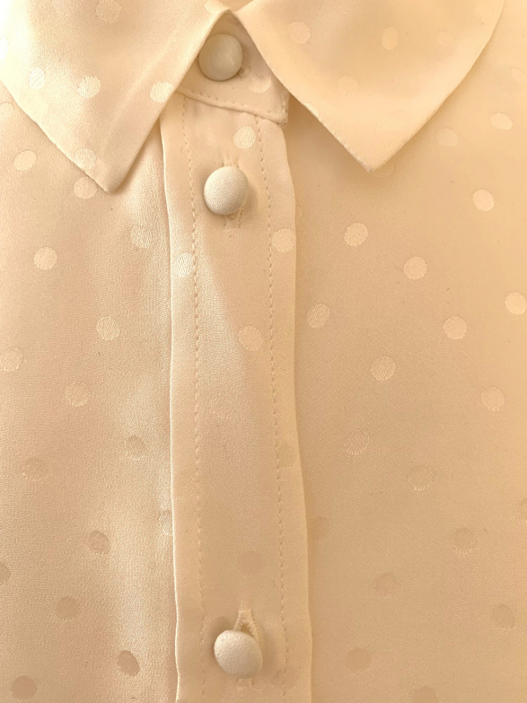 Sézane Klassische Seiden-Bluse mit kleinen Tupfen Ecru, neuwertig