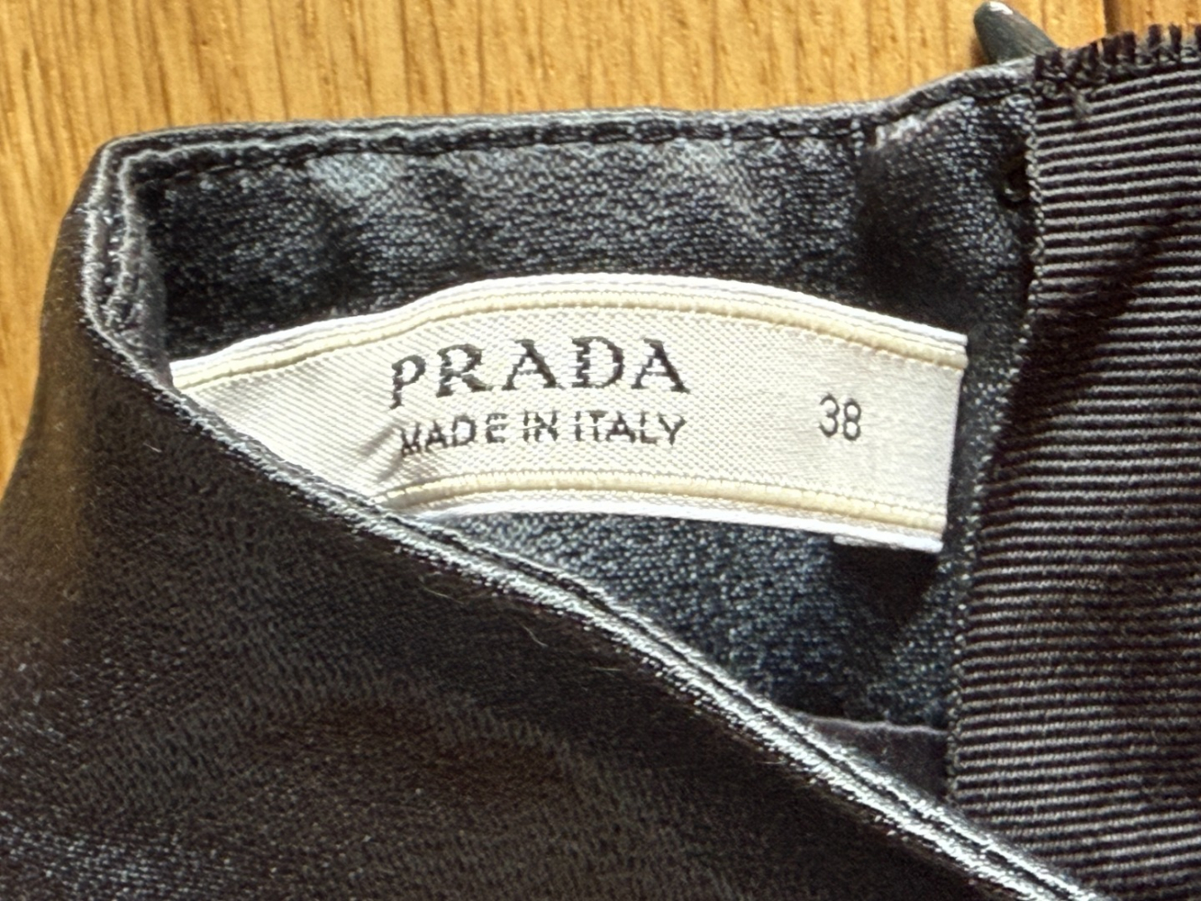Prada Wunderschönes Kleid mit Umlegekragen aus Satin