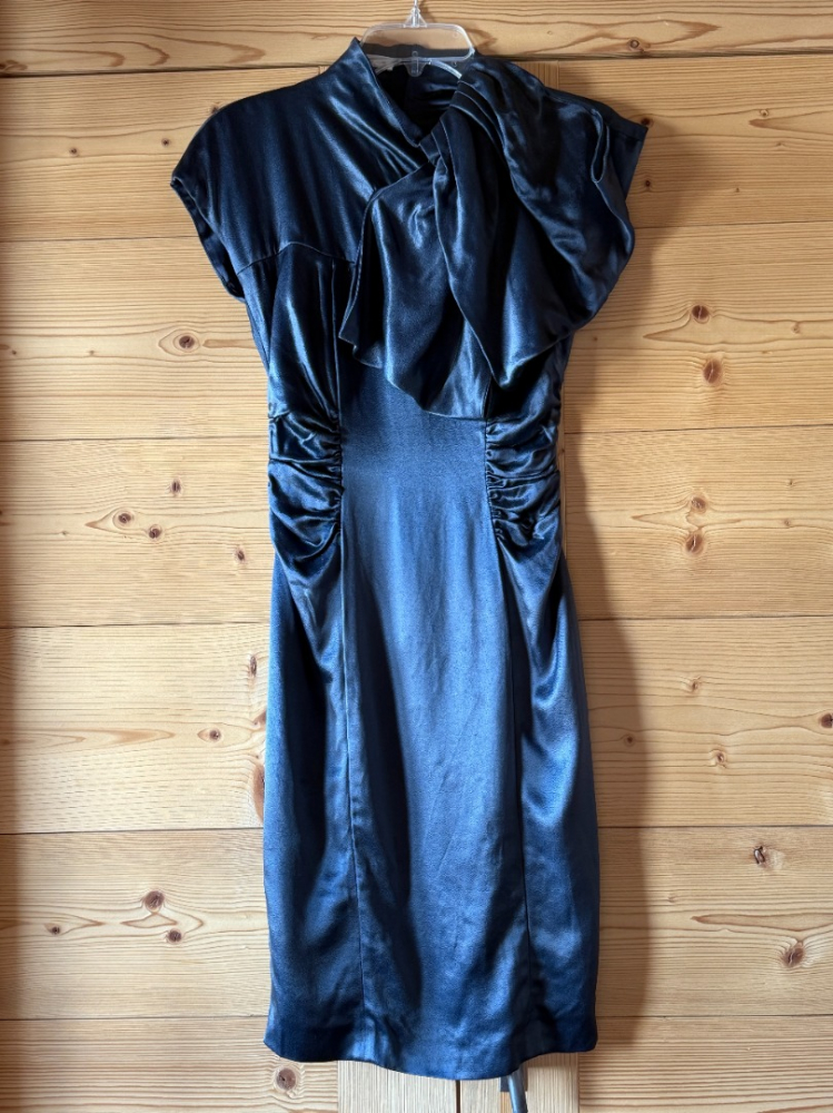 Prada Wunderschönes Kleid mit Umlegekragen aus Satin