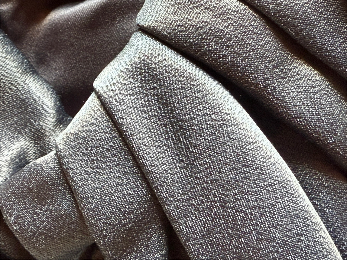 Prada Wunderschönes Kleid mit Umlegekragen aus Satin