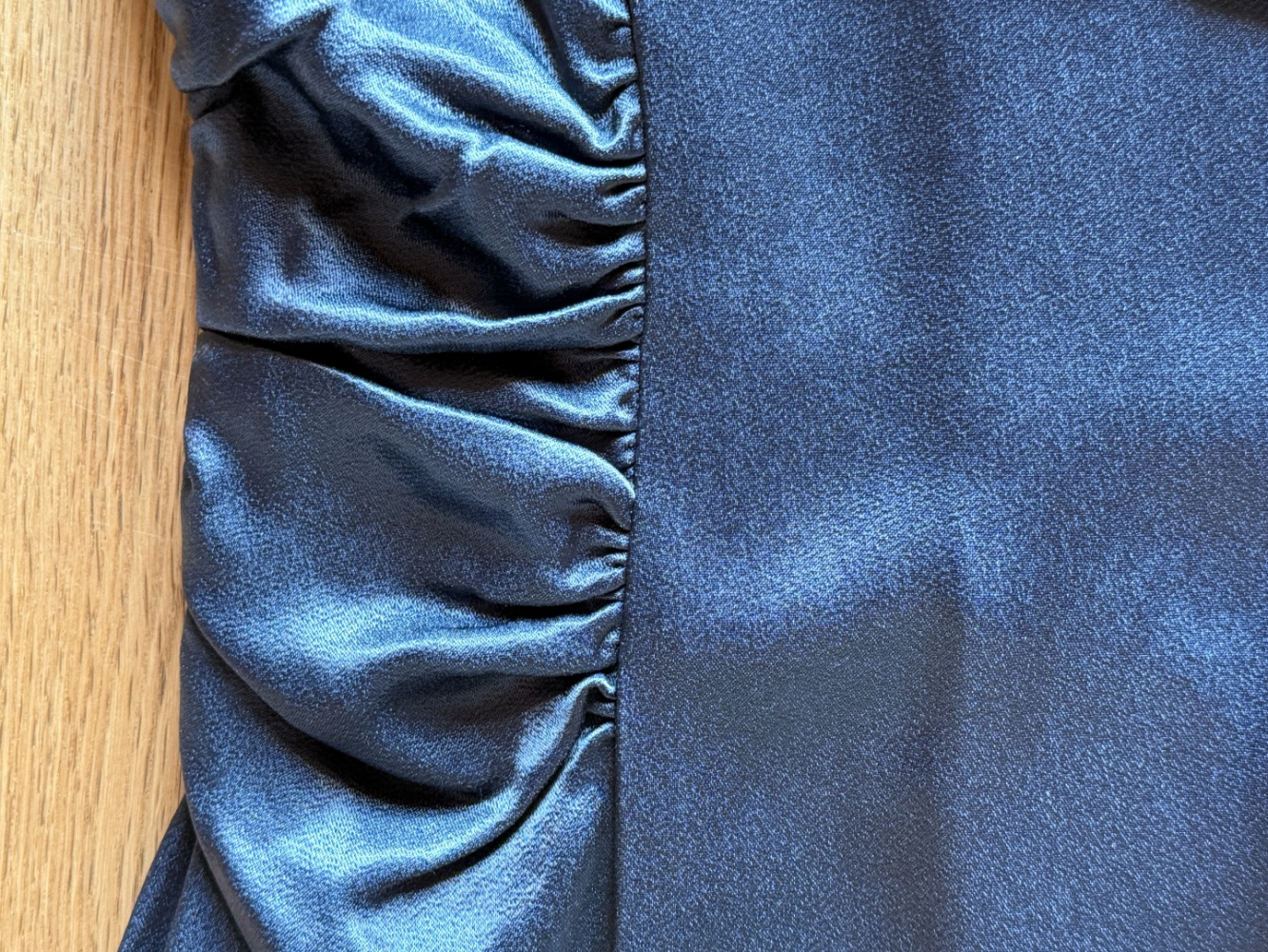 Prada Wunderschönes Kleid mit Umlegekragen aus Satin