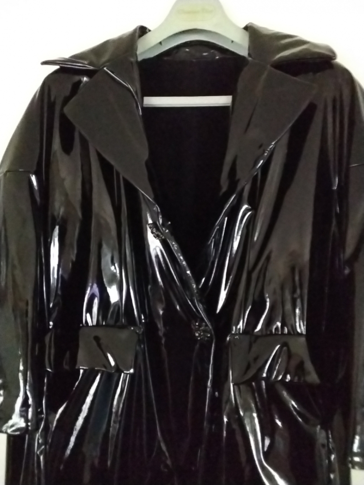 Sportmax Vinylmantel mit Teddyfutter