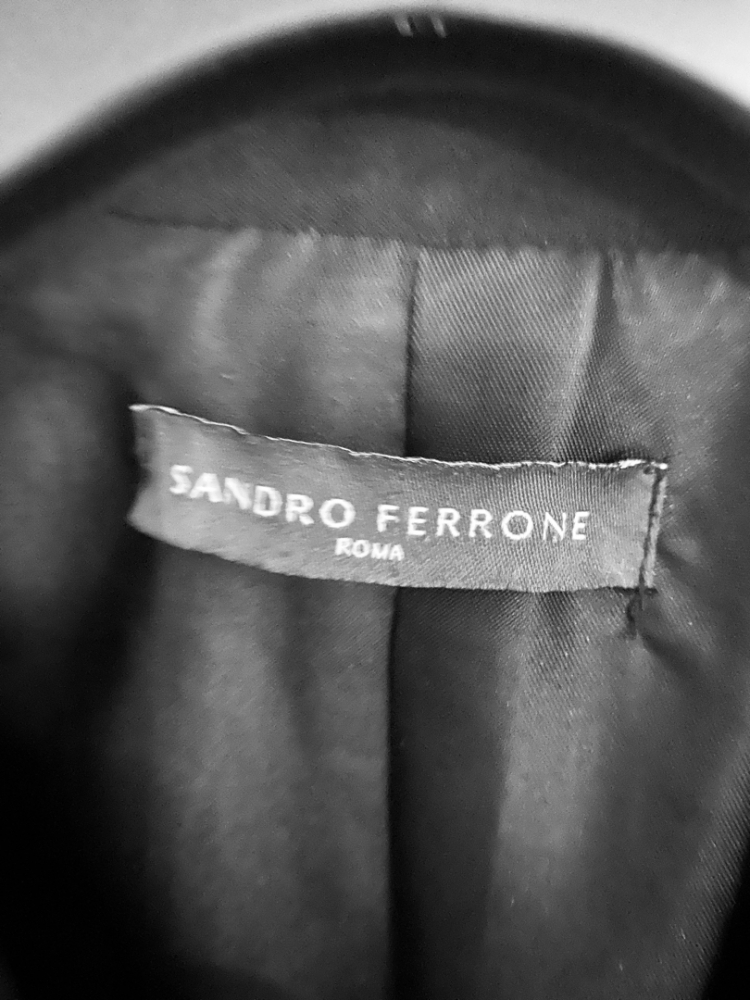 Sandro Ferrone Veste élégante