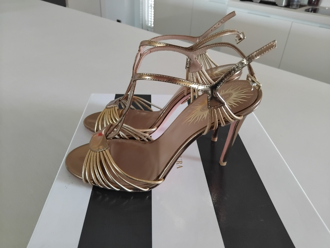 Aquazzura josephine-Sandalen aus Antikleder gold